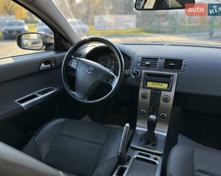 Черный Вольво В50, объемом двигателя 2 л и пробегом 290 тыс. км за 6800 $, фото 28 на Automoto.ua