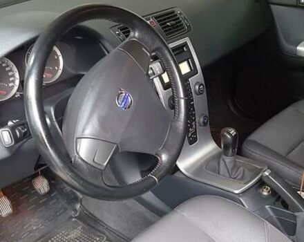 Черный Вольво В50, объемом двигателя 1.6 л и пробегом 231 тыс. км за 6600 $, фото 5 на Automoto.ua