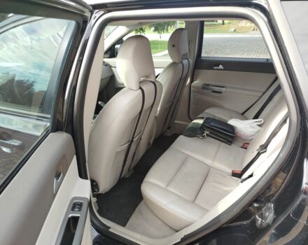 Черный Вольво В50, объемом двигателя 1.6 л и пробегом 260 тыс. км за 5500 $, фото 4 на Automoto.ua