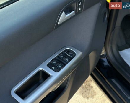 Черный Вольво В50, объемом двигателя 2 л и пробегом 290 тыс. км за 6800 $, фото 19 на Automoto.ua