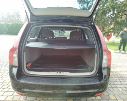 Черный Вольво В50, объемом двигателя 1.6 л и пробегом 260 тыс. км за 5500 $, фото 2 на Automoto.ua