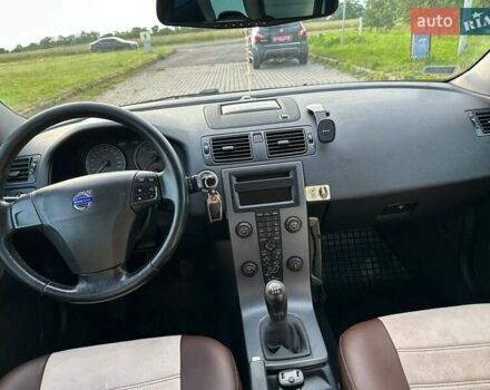 Черный Вольво В50, объемом двигателя 1.56 л и пробегом 316 тыс. км за 6000 $, фото 26 на Automoto.ua