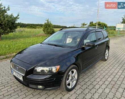 Черный Вольво В50, объемом двигателя 1.56 л и пробегом 316 тыс. км за 6000 $, фото 1 на Automoto.ua