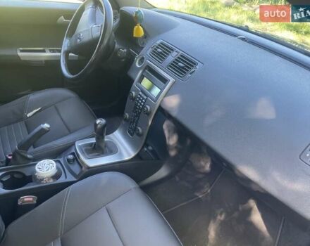 Черный Вольво В50, объемом двигателя 1.6 л и пробегом 248 тыс. км за 6000 $, фото 2 на Automoto.ua