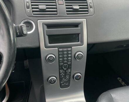 Черный Вольво В50, объемом двигателя 1.6 л и пробегом 322 тыс. км за 4800 $, фото 11 на Automoto.ua