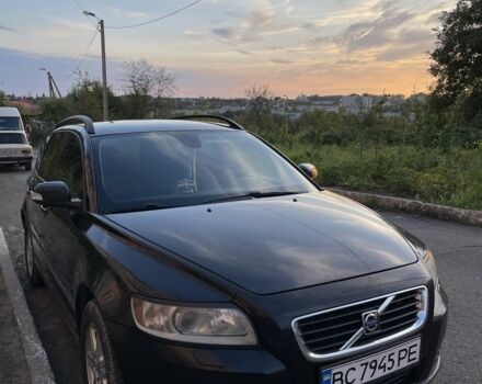 Черный Вольво В50, объемом двигателя 1.6 л и пробегом 135 тыс. км за 6600 $, фото 1 на Automoto.ua