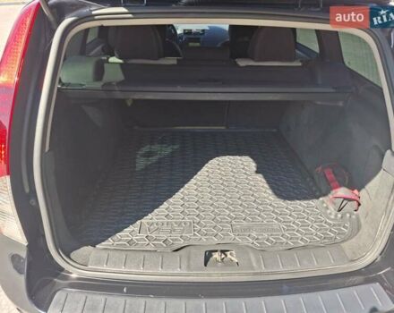 Черный Вольво В50, объемом двигателя 2 л и пробегом 430 тыс. км за 7500 $, фото 7 на Automoto.ua