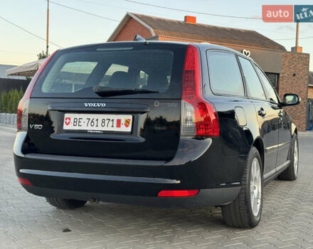 Черный Вольво В50, объемом двигателя 1.8 л и пробегом 243 тыс. км за 6550 $, фото 18 на Automoto.ua