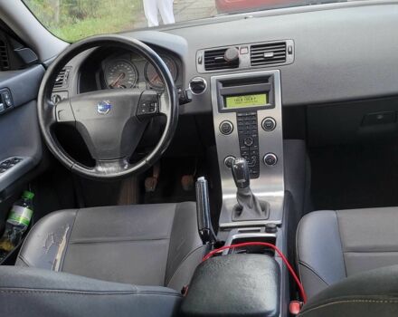 Черный Вольво В50, объемом двигателя 1.6 л и пробегом 217 тыс. км за 5600 $, фото 4 на Automoto.ua