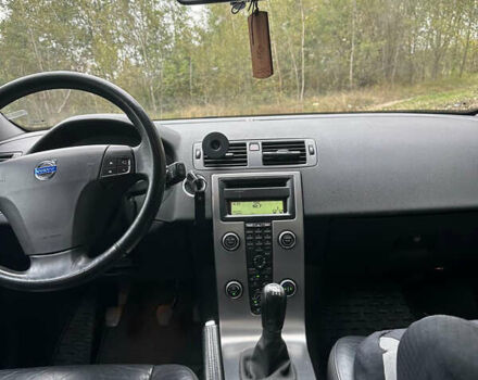 Чорний Вольво V50, об'ємом двигуна 2 л та пробігом 342 тис. км за 7000 $, фото 4 на Automoto.ua