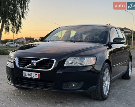 Черный Вольво В50, объемом двигателя 1.8 л и пробегом 243 тыс. км за 6550 $, фото 2 на Automoto.ua