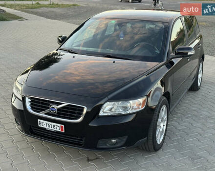 Черный Вольво В50, объемом двигателя 1.8 л и пробегом 243 тыс. км за 6550 $, фото 3 на Automoto.ua