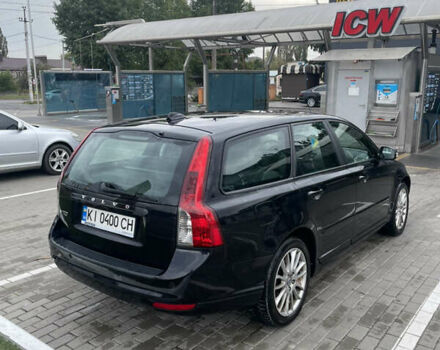 Черный Вольво В50, объемом двигателя 1.6 л и пробегом 322 тыс. км за 4800 $, фото 4 на Automoto.ua