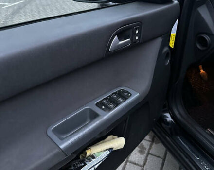 Черный Вольво В50, объемом двигателя 1.56 л и пробегом 282 тыс. км за 5299 $, фото 9 на Automoto.ua