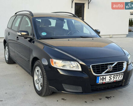 Черный Вольво В50, объемом двигателя 1.6 л и пробегом 223 тыс. км за 6999 $, фото 1 на Automoto.ua