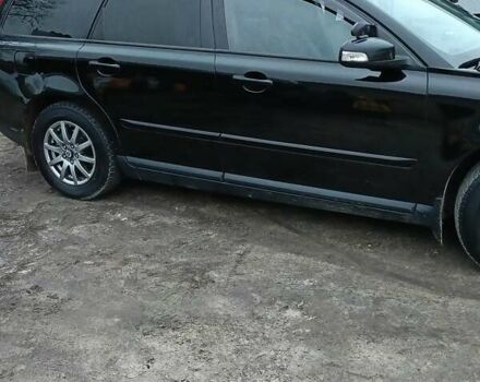 Черный Вольво В50, объемом двигателя 1.6 л и пробегом 223 тыс. км за 6200 $, фото 1 на Automoto.ua