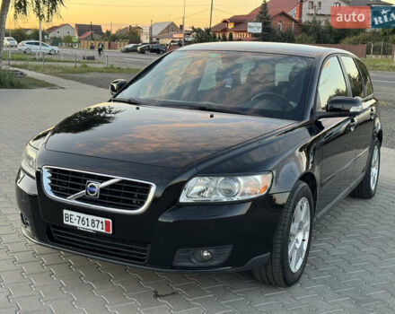 Черный Вольво В50, объемом двигателя 1.8 л и пробегом 243 тыс. км за 6550 $, фото 1 на Automoto.ua