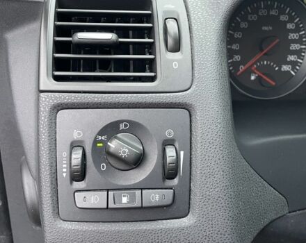 Черный Вольво В50, объемом двигателя 1.8 л и пробегом 189 тыс. км за 6950 $, фото 15 на Automoto.ua