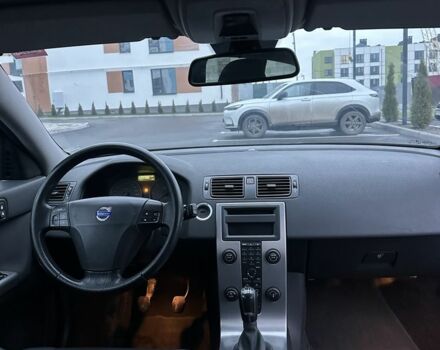 Черный Вольво В50, объемом двигателя 2 л и пробегом 301 тыс. км за 3100 $, фото 11 на Automoto.ua