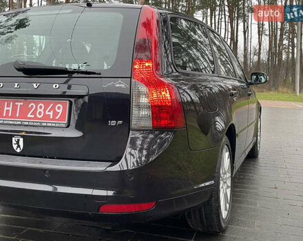 Черный Вольво В50, объемом двигателя 1.8 л и пробегом 189 тыс. км за 6950 $, фото 10 на Automoto.ua