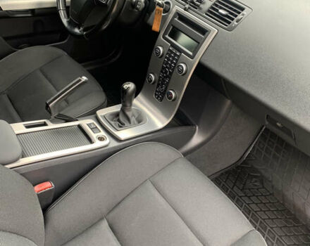 Черный Вольво В50, объемом двигателя 1.56 л и пробегом 247 тыс. км за 6500 $, фото 12 на Automoto.ua