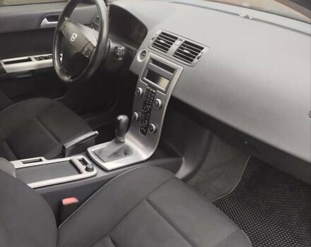 Черный Вольво В50, объемом двигателя 1.56 л и пробегом 235 тыс. км за 6750 $, фото 2 на Automoto.ua