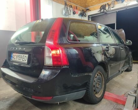 Черный Вольво В50, объемом двигателя 1.6 л и пробегом 234 тыс. км за 2700 $, фото 9 на Automoto.ua