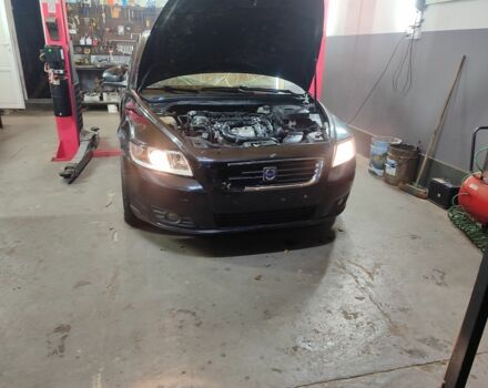 Черный Вольво В50, объемом двигателя 1.6 л и пробегом 234 тыс. км за 2700 $, фото 16 на Automoto.ua