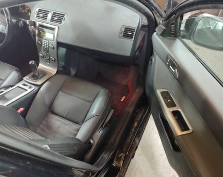 Черный Вольво В50, объемом двигателя 1.6 л и пробегом 234 тыс. км за 2700 $, фото 14 на Automoto.ua