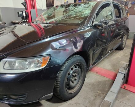 Черный Вольво В50, объемом двигателя 1.6 л и пробегом 234 тыс. км за 2700 $, фото 3 на Automoto.ua