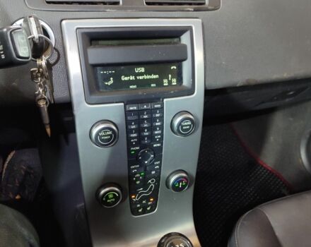 Черный Вольво В50, объемом двигателя 1.6 л и пробегом 234 тыс. км за 2700 $, фото 11 на Automoto.ua