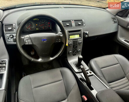 Черный Вольво В50, объемом двигателя 1.6 л и пробегом 191 тыс. км за 5699 $, фото 16 на Automoto.ua