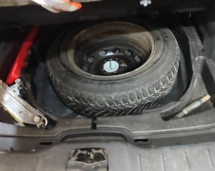 Черный Вольво В50, объемом двигателя 1.6 л и пробегом 234 тыс. км за 2700 $, фото 5 на Automoto.ua