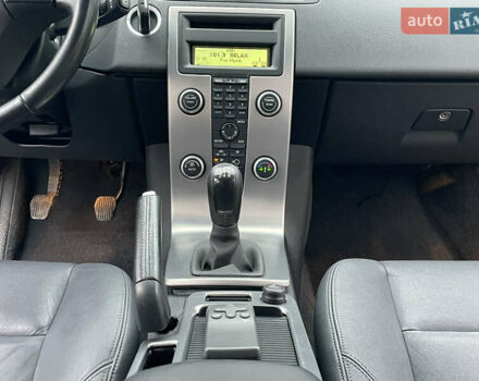 Черный Вольво В50, объемом двигателя 1.8 л и пробегом 189 тыс. км за 6950 $, фото 38 на Automoto.ua