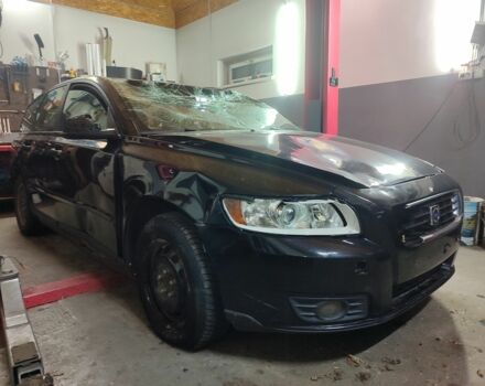 Черный Вольво В50, объемом двигателя 1.6 л и пробегом 234 тыс. км за 2700 $, фото 1 на Automoto.ua