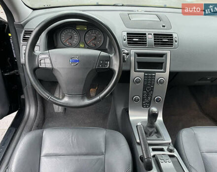 Черный Вольво В50, объемом двигателя 1.8 л и пробегом 189 тыс. км за 6950 $, фото 47 на Automoto.ua