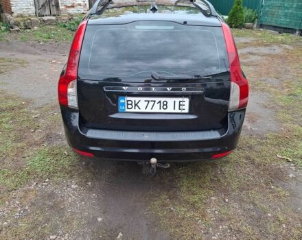 Черный Вольво В50, объемом двигателя 1.6 л и пробегом 265 тыс. км за 7800 $, фото 4 на Automoto.ua