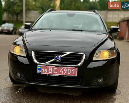 Черный Вольво В50, объемом двигателя 1.6 л и пробегом 191 тыс. км за 5699 $, фото 1 на Automoto.ua