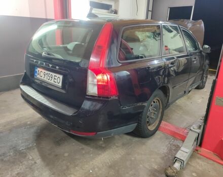 Черный Вольво В50, объемом двигателя 1.6 л и пробегом 234 тыс. км за 2700 $, фото 7 на Automoto.ua