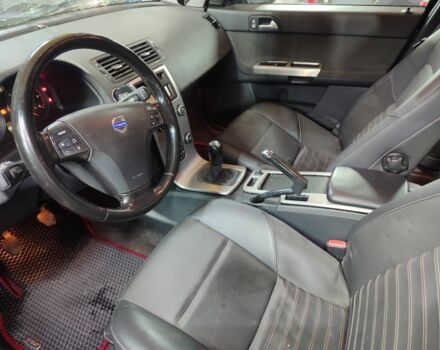 Черный Вольво В50, объемом двигателя 1.6 л и пробегом 234 тыс. км за 2700 $, фото 13 на Automoto.ua