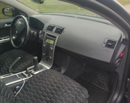 Черный Вольво В50, объемом двигателя 1.6 л и пробегом 210 тыс. км за 7500 $, фото 1 на Automoto.ua