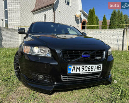 Чорний Вольво V50, об'ємом двигуна 1.98 л та пробігом 265 тис. км за 8000 $, фото 4 на Automoto.ua