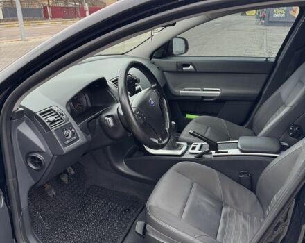 Черный Вольво В50, объемом двигателя 1.6 л и пробегом 240 тыс. км за 6750 $, фото 6 на Automoto.ua