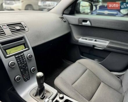 Черный Вольво В50, объемом двигателя 1.6 л и пробегом 187 тыс. км за 7900 $, фото 11 на Automoto.ua