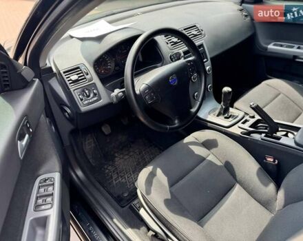Черный Вольво В50, объемом двигателя 1.6 л и пробегом 187 тыс. км за 7900 $, фото 10 на Automoto.ua