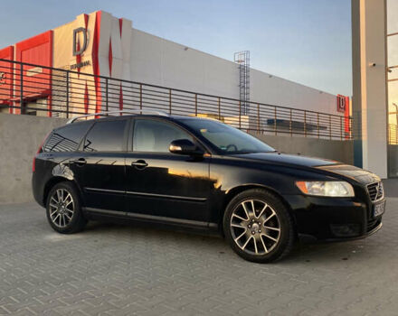 Черный Вольво В50, объемом двигателя 1.6 л и пробегом 320 тыс. км за 7200 $, фото 2 на Automoto.ua