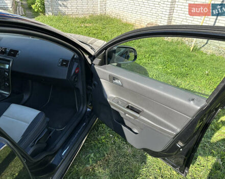 Чорний Вольво V50, об'ємом двигуна 1.98 л та пробігом 265 тис. км за 8000 $, фото 49 на Automoto.ua