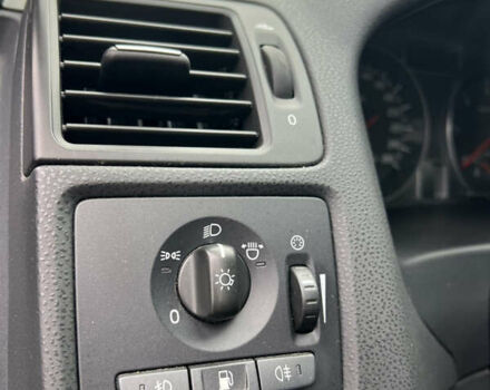 Чорний Вольво V50, об'ємом двигуна 2 л та пробігом 268 тис. км за 10250 $, фото 37 на Automoto.ua