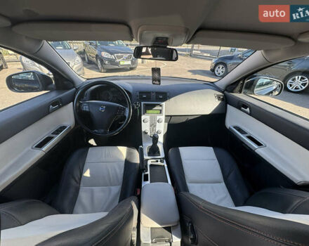 Вольво В50 2010 в Киеве на Automoto.ua Черный Вольво В50, объемом двигателя 1.6 л и пробегом 248 тыс. км за 9200 $, фото 31 на Automoto.ua