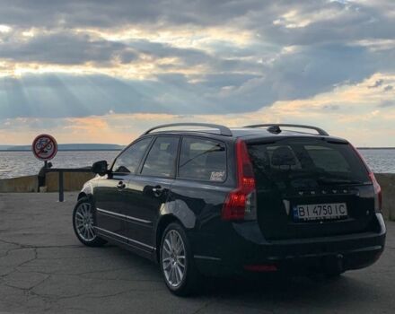 Черный Вольво В50, объемом двигателя 1.6 л и пробегом 285 тыс. км за 8100 $, фото 1 на Automoto.ua